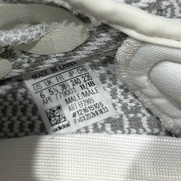 Yeezy Boost 350 V2 - Picture 6 of 8